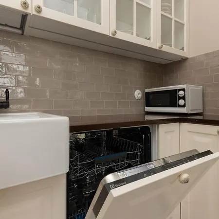 Apartment Metro Rondo Onz By Renters