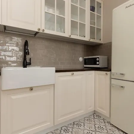 Metro Rondo Onz By Renters Apartment Warsaw