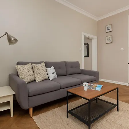 Metro Rondo Onz By Renters Apartment