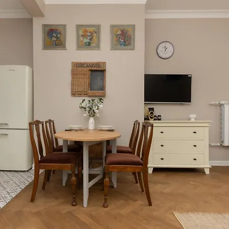 Metro Rondo Onz By Renters Apartment *